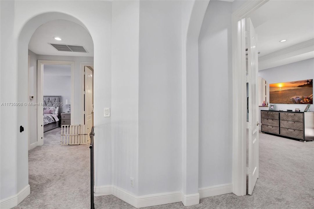 最近售出: $1,790,000 (4 贝兹, 3 浴室, 3486 平方英尺)