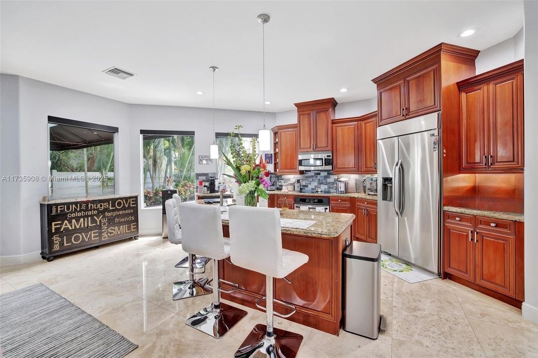 最近售出: $1,790,000 (4 贝兹, 3 浴室, 3486 平方英尺)