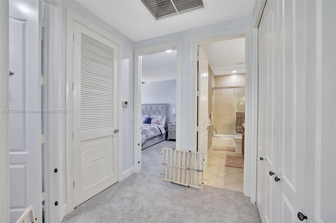 最近售出: $1,790,000 (4 贝兹, 3 浴室, 3486 平方英尺)