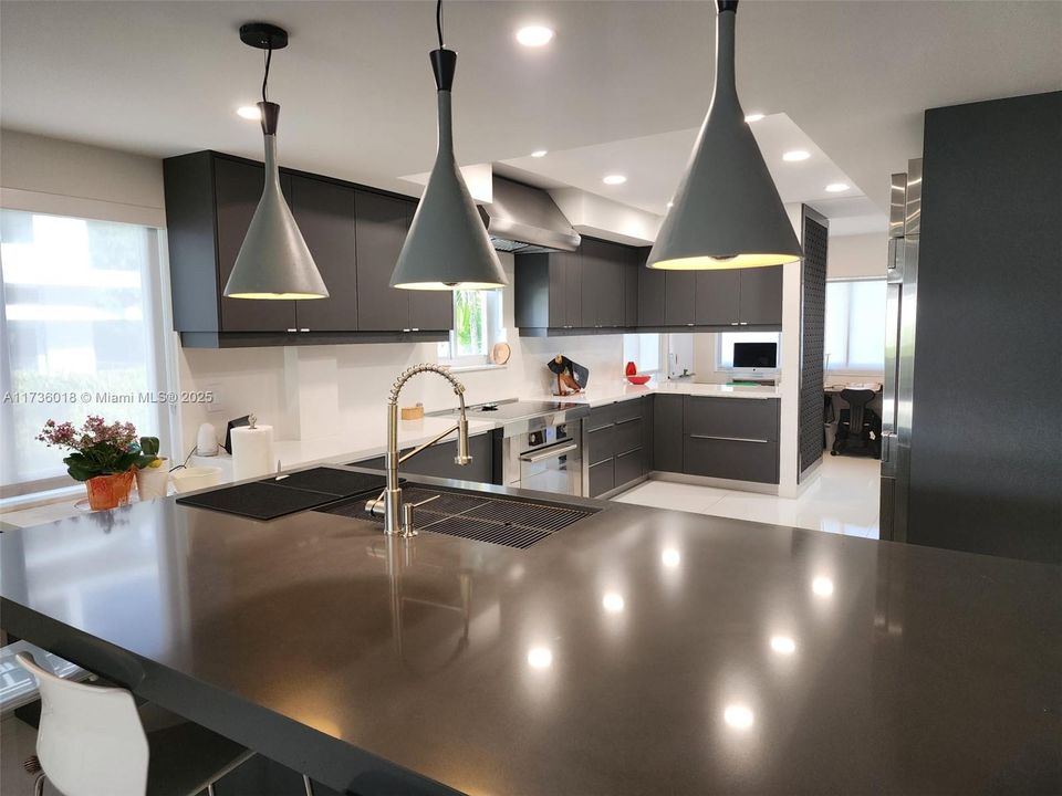 Recientemente alquilado: $7,900 (3 camas, 2 baños, 2200 Pies cuadrados)