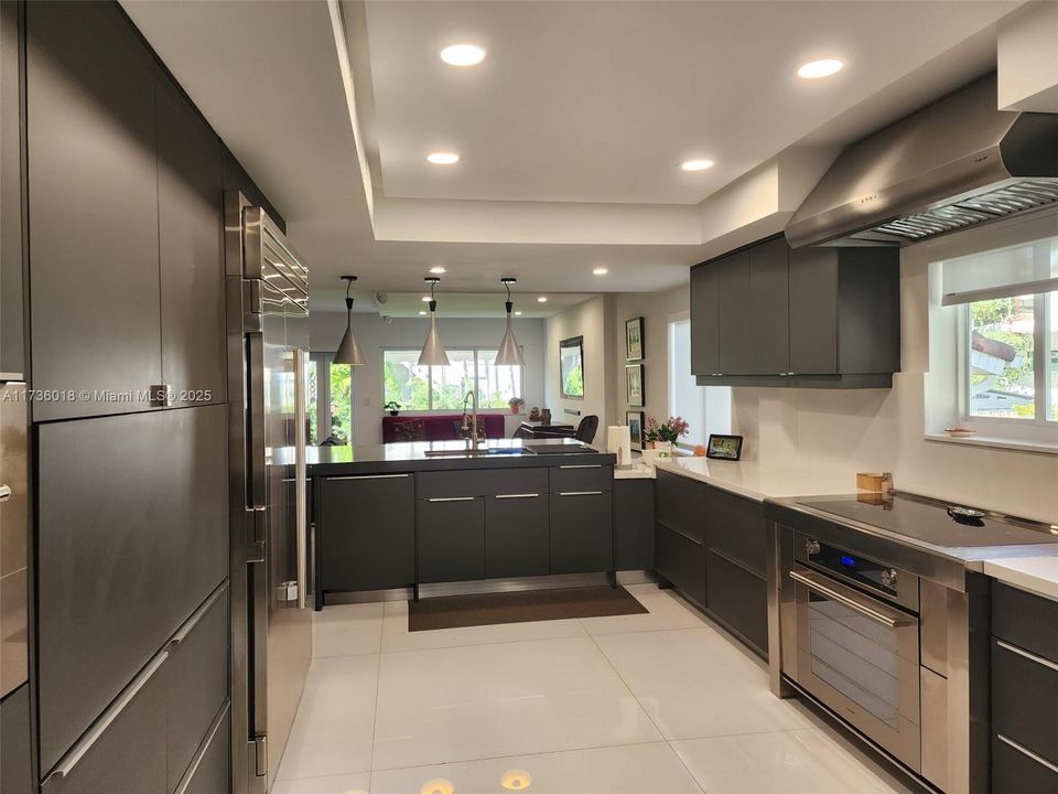 Recientemente alquilado: $7,900 (3 camas, 2 baños, 2200 Pies cuadrados)