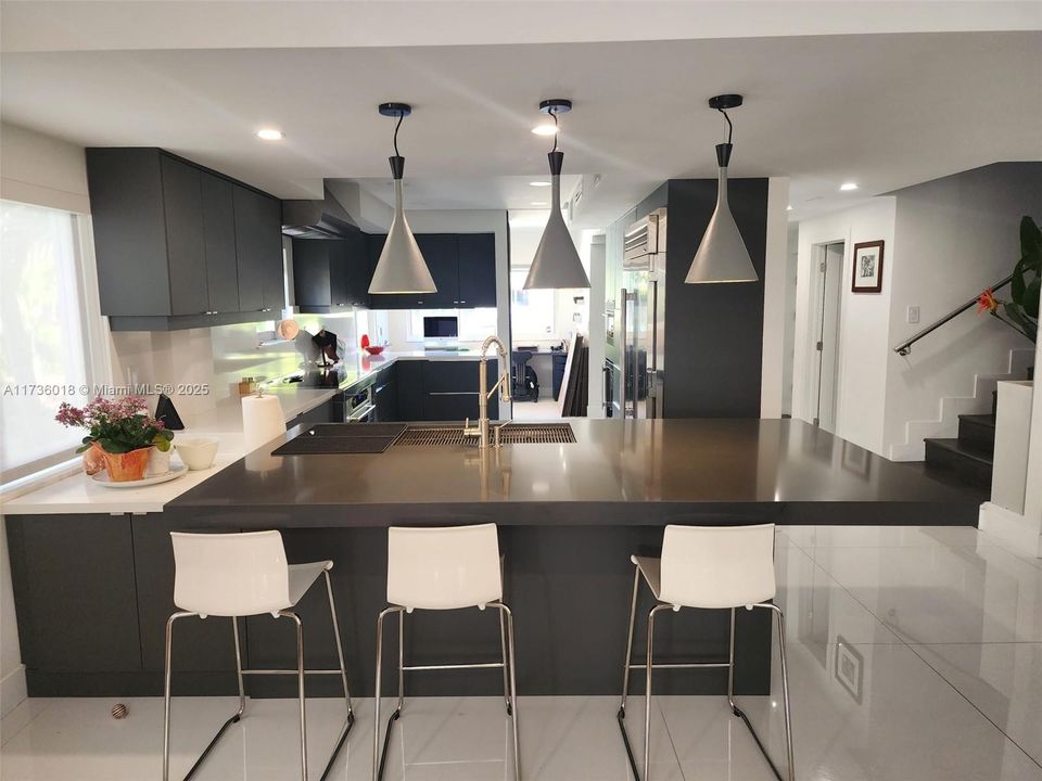 Recientemente alquilado: $7,900 (3 camas, 2 baños, 2200 Pies cuadrados)