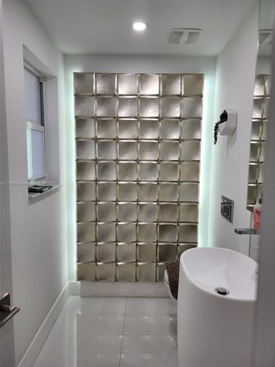 Recientemente alquilado: $7,900 (3 camas, 2 baños, 2200 Pies cuadrados)