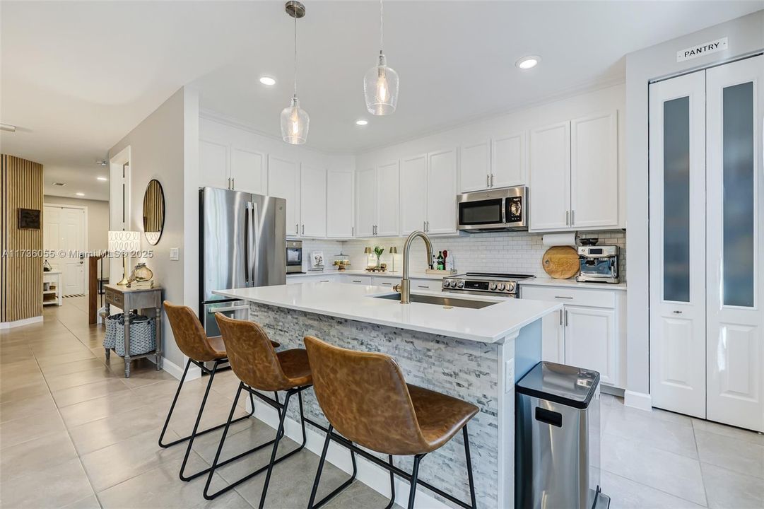 Recently Sold: $550,000 (3 beds, 2 baths, 1829 Square Feet)
