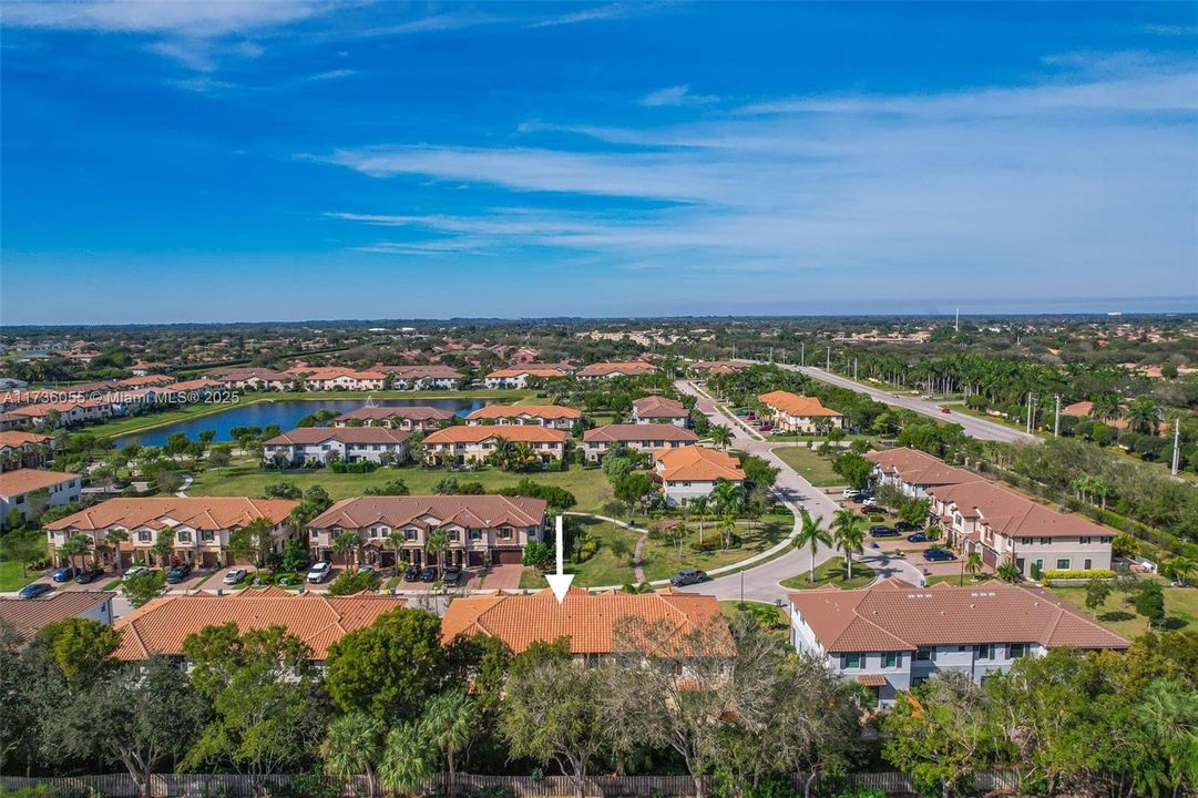 Recently Sold: $550,000 (3 beds, 2 baths, 1829 Square Feet)