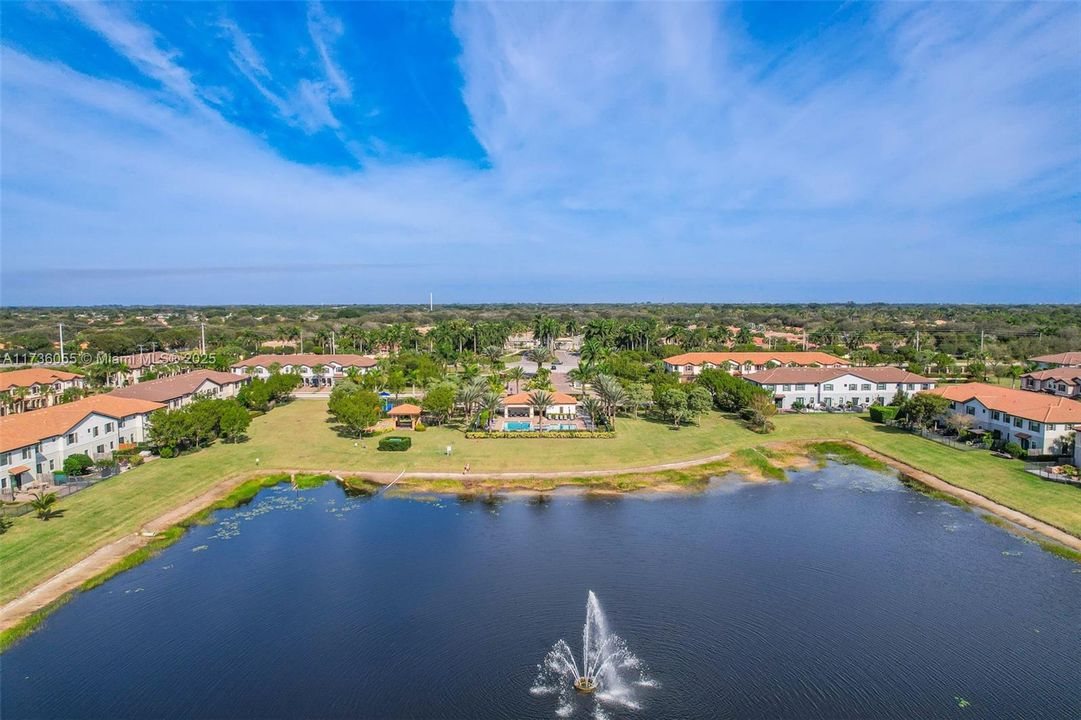 Recently Sold: $550,000 (3 beds, 2 baths, 1829 Square Feet)