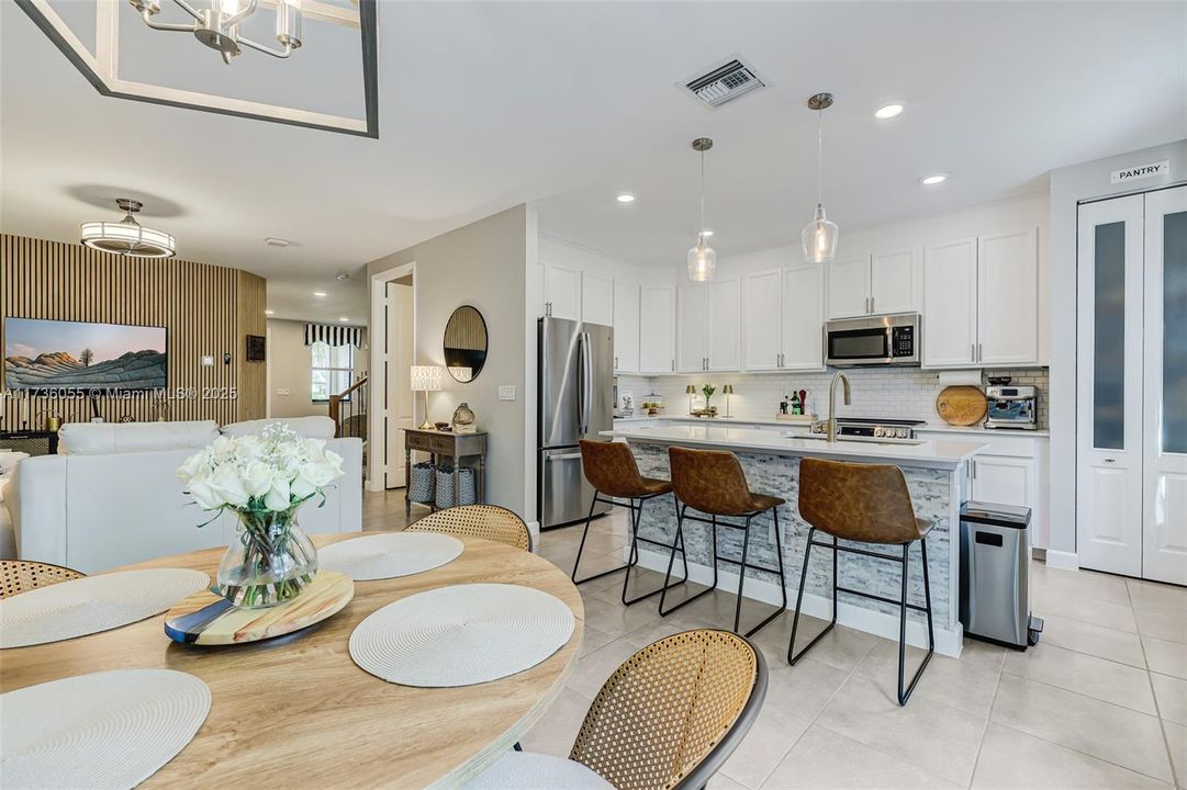 Recently Sold: $550,000 (3 beds, 2 baths, 1829 Square Feet)