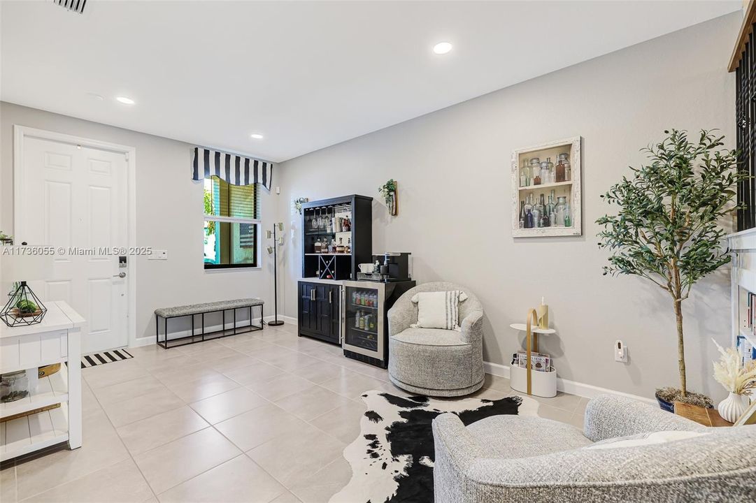 Recently Sold: $550,000 (3 beds, 2 baths, 1829 Square Feet)