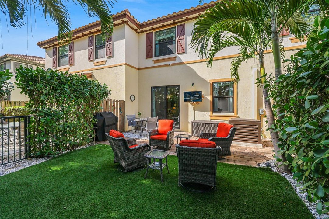 Recently Sold: $550,000 (3 beds, 2 baths, 1829 Square Feet)