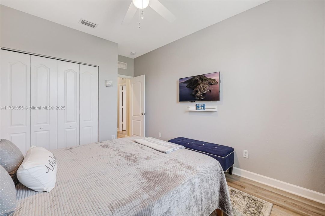 Recently Sold: $550,000 (3 beds, 2 baths, 1829 Square Feet)