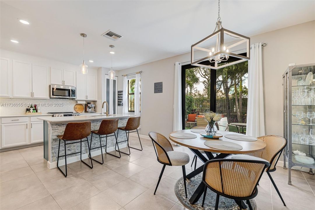 Recently Sold: $550,000 (3 beds, 2 baths, 1829 Square Feet)