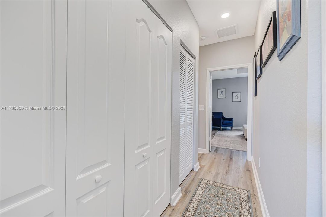 Recently Sold: $550,000 (3 beds, 2 baths, 1829 Square Feet)