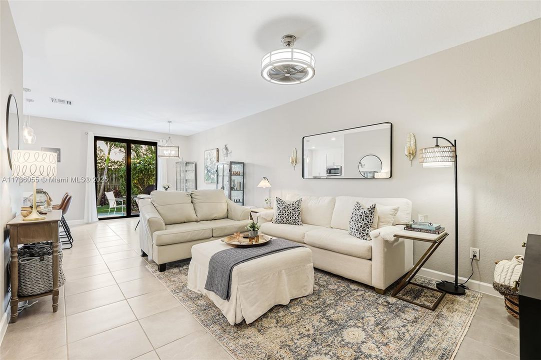 Recently Sold: $550,000 (3 beds, 2 baths, 1829 Square Feet)