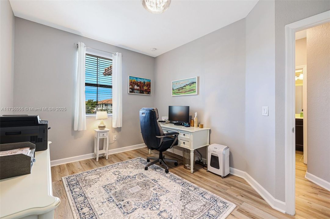 Recently Sold: $550,000 (3 beds, 2 baths, 1829 Square Feet)