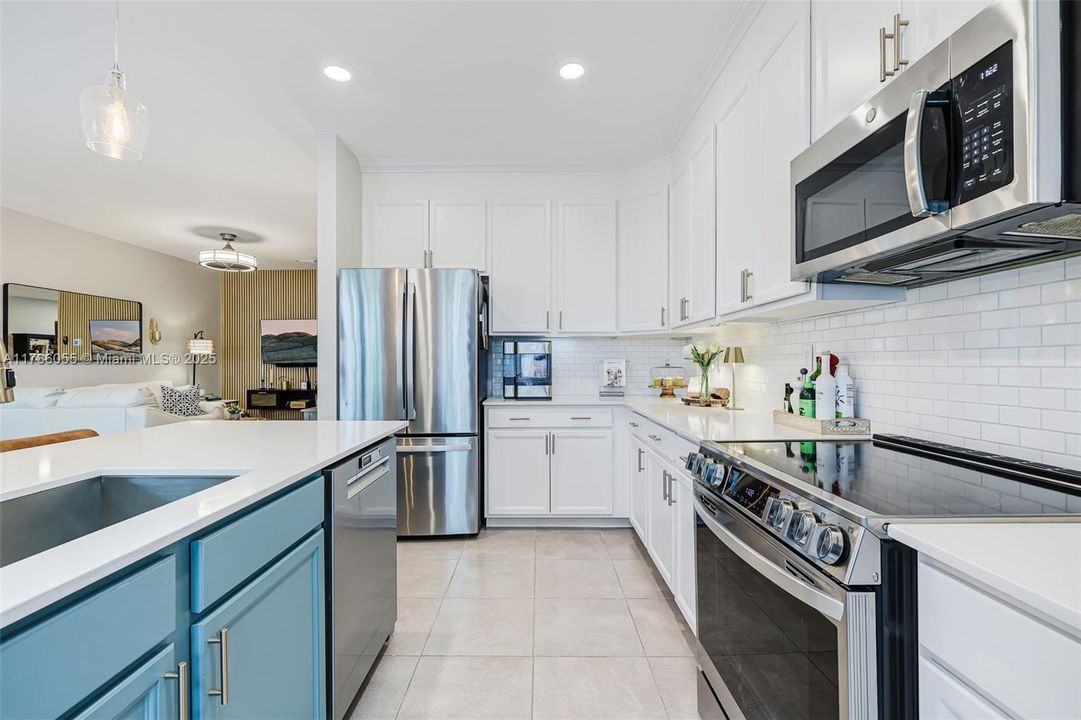 Recently Sold: $550,000 (3 beds, 2 baths, 1829 Square Feet)