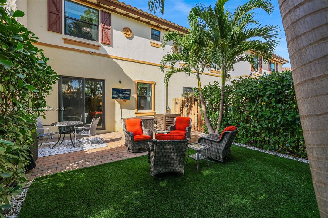 Recently Sold: $550,000 (3 beds, 2 baths, 1829 Square Feet)