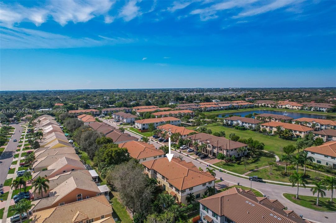 Recently Sold: $550,000 (3 beds, 2 baths, 1829 Square Feet)