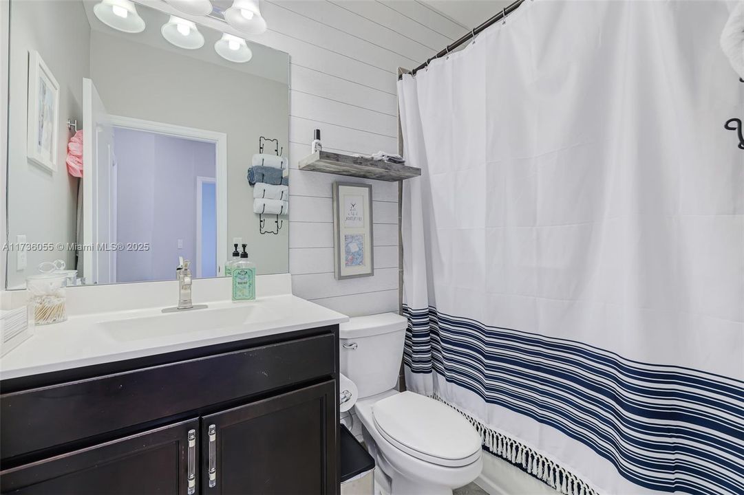 Recently Sold: $550,000 (3 beds, 2 baths, 1829 Square Feet)