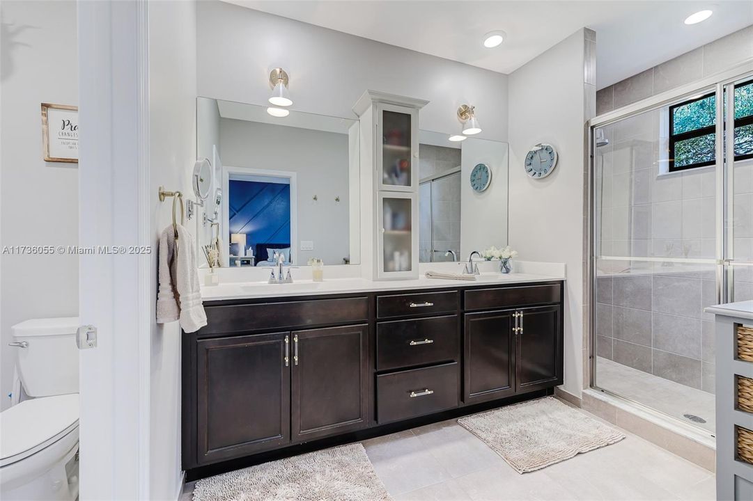 Recently Sold: $550,000 (3 beds, 2 baths, 1829 Square Feet)