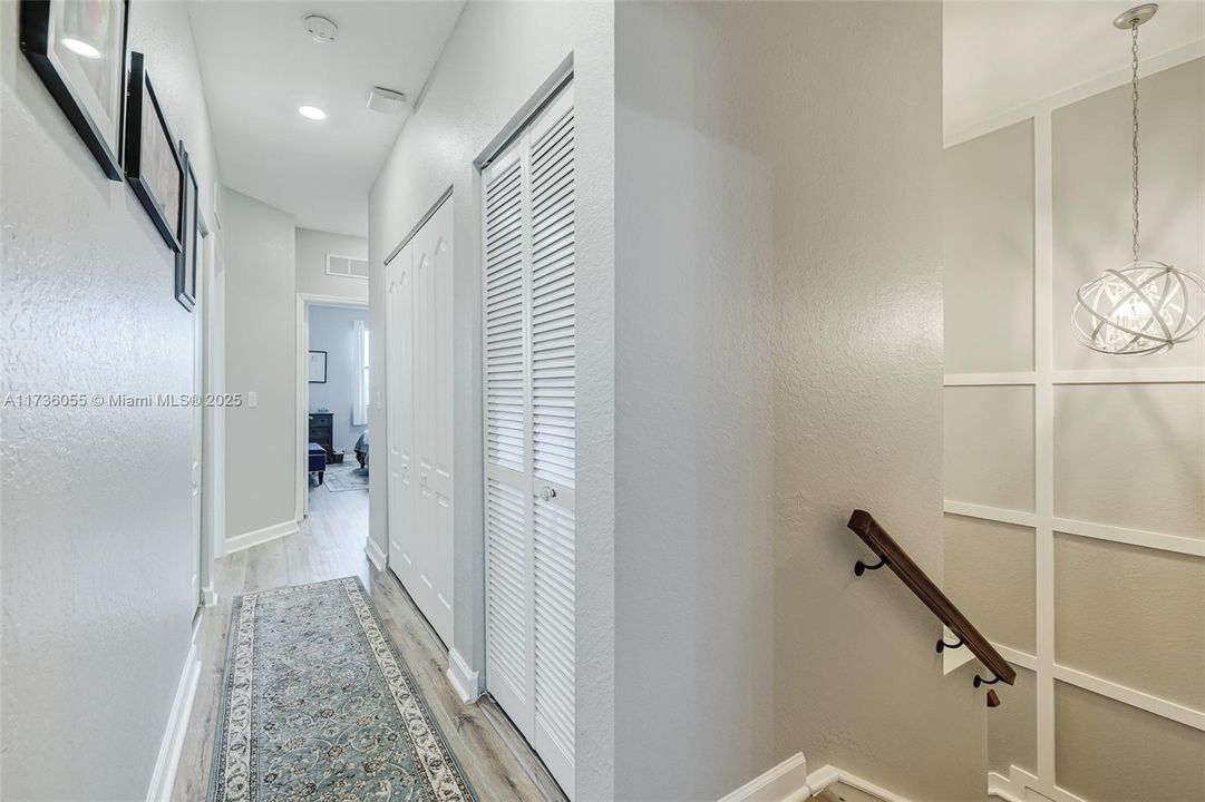 Recently Sold: $550,000 (3 beds, 2 baths, 1829 Square Feet)