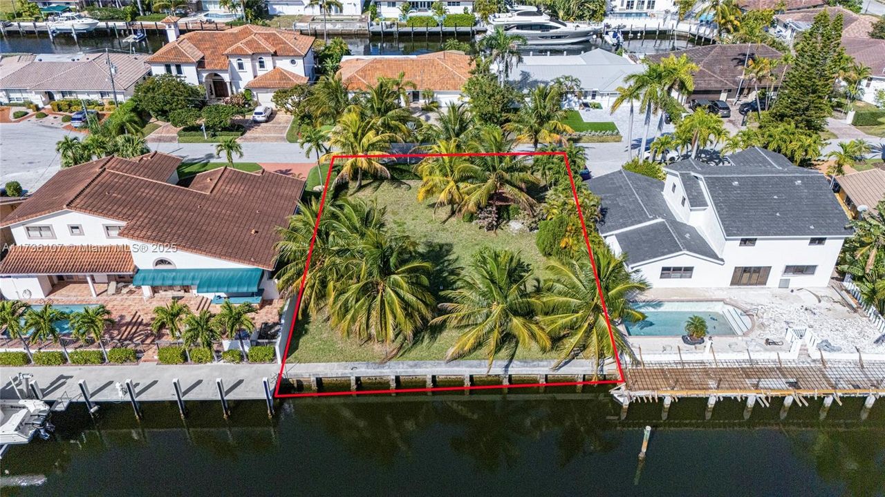 For Sale: $1,800,000 (0.18 acres)