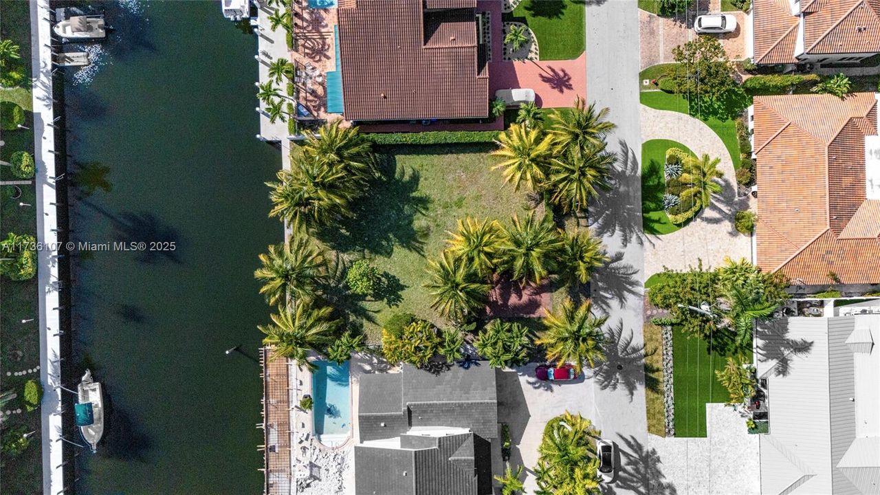 For Sale: $1,800,000 (0.18 acres)