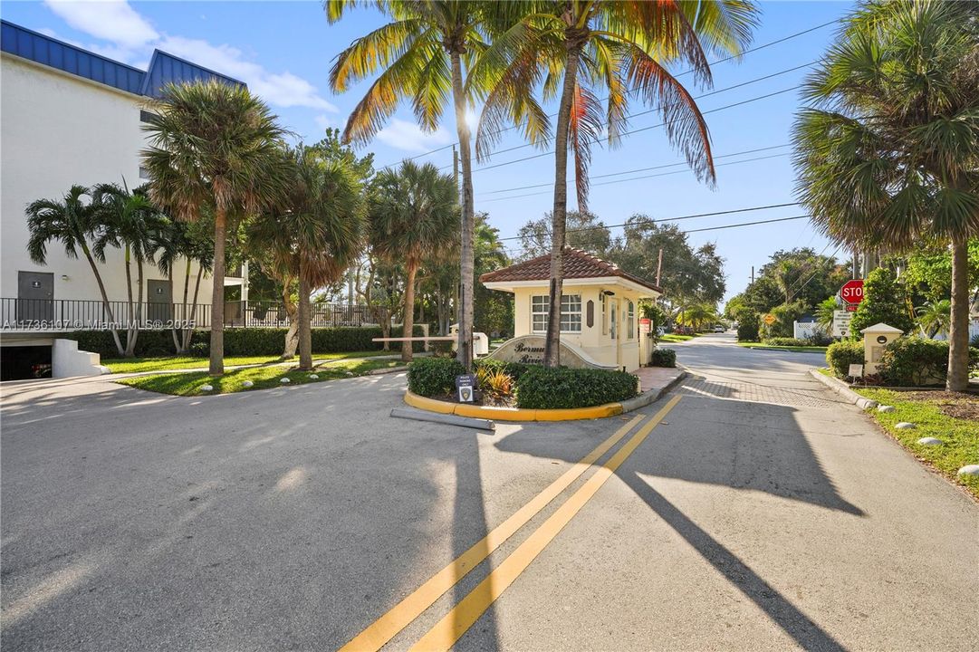 For Sale: $1,800,000 (0.18 acres)