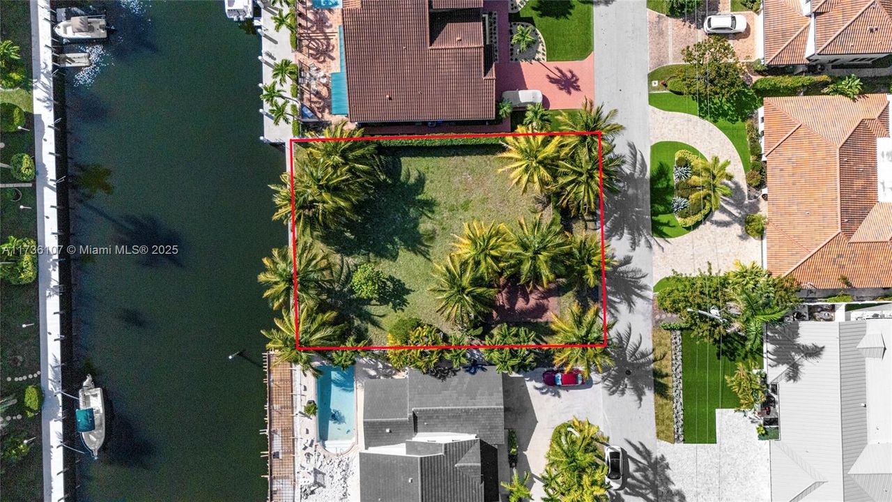 For Sale: $1,800,000 (0.18 acres)