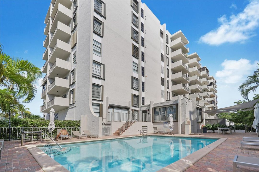 For Sale: $720,000 (2 beds, 2 baths, 1311 Square Feet)