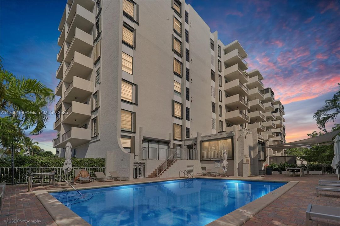 For Sale: $720,000 (2 beds, 2 baths, 1311 Square Feet)