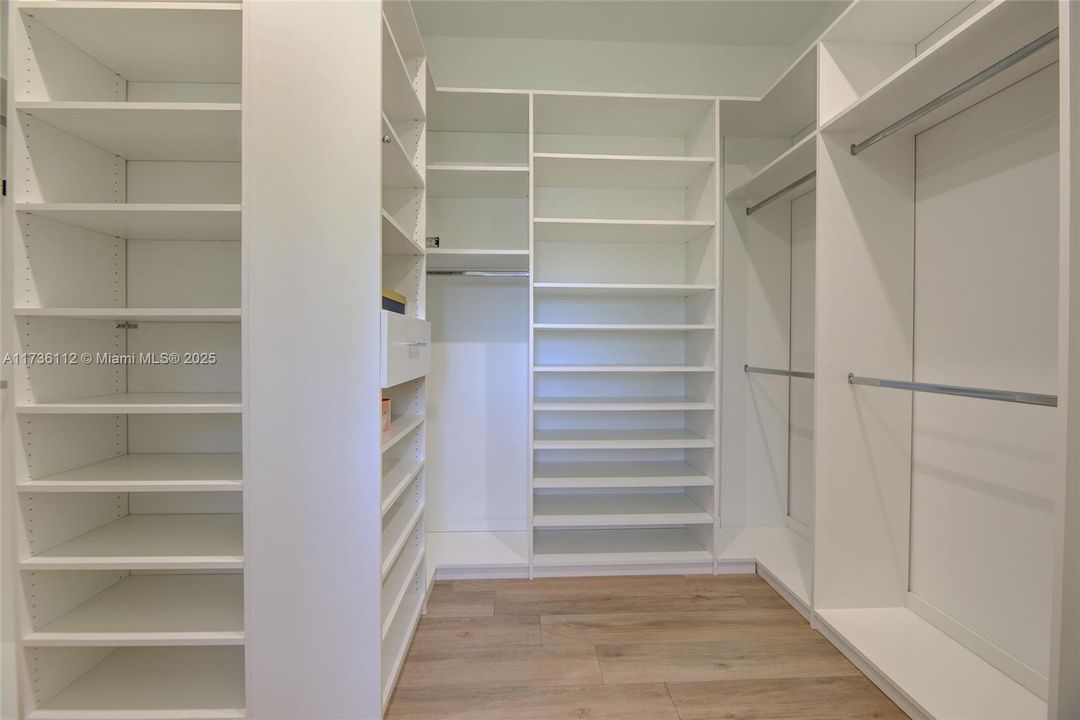 Vendido Recientemente: $2,450,000 (4 camas, 4 baños, 2955 Pies cuadrados)