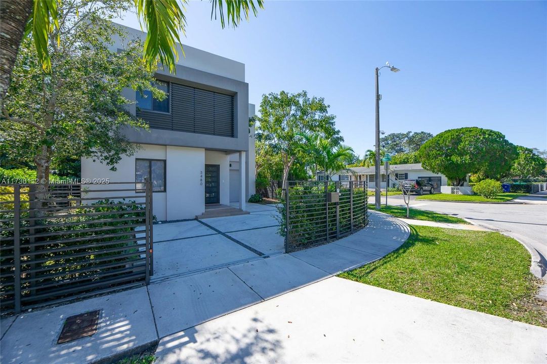 Vendido Recientemente: $2,450,000 (4 camas, 4 baños, 2955 Pies cuadrados)