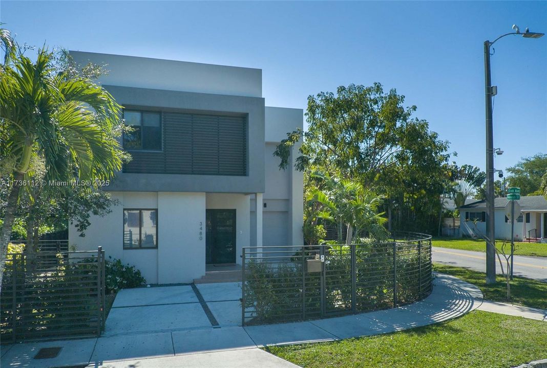 Vendido Recientemente: $2,450,000 (4 camas, 4 baños, 2955 Pies cuadrados)