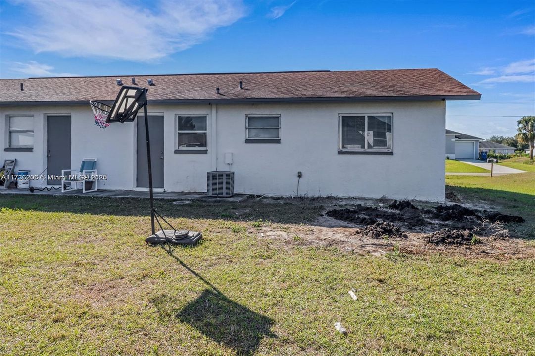 Recently Rented: $1,550 (2 beds, 1 baths, 780 Square Feet)