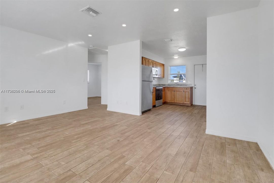 Recently Rented: $1,550 (2 beds, 1 baths, 780 Square Feet)