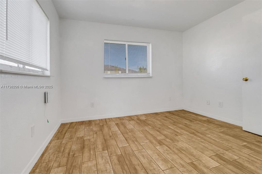 Recently Rented: $1,550 (2 beds, 1 baths, 780 Square Feet)
