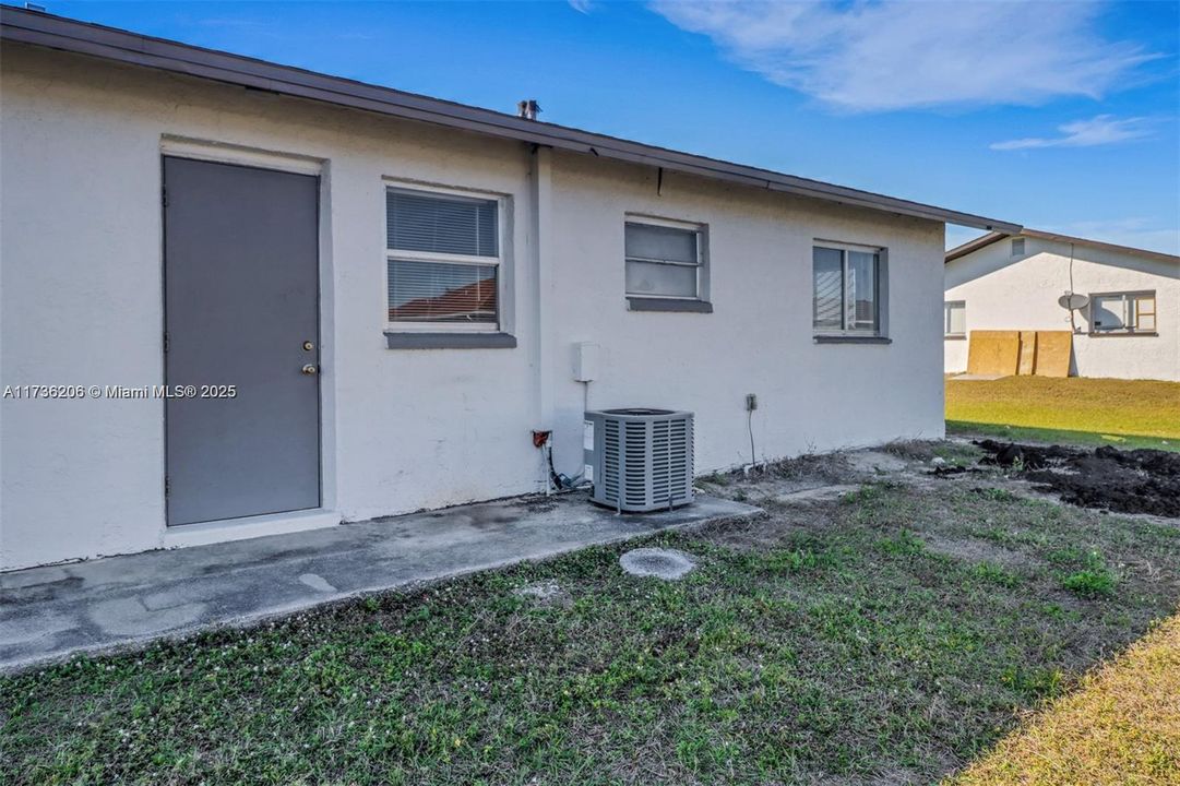 Recently Rented: $1,550 (2 beds, 1 baths, 780 Square Feet)