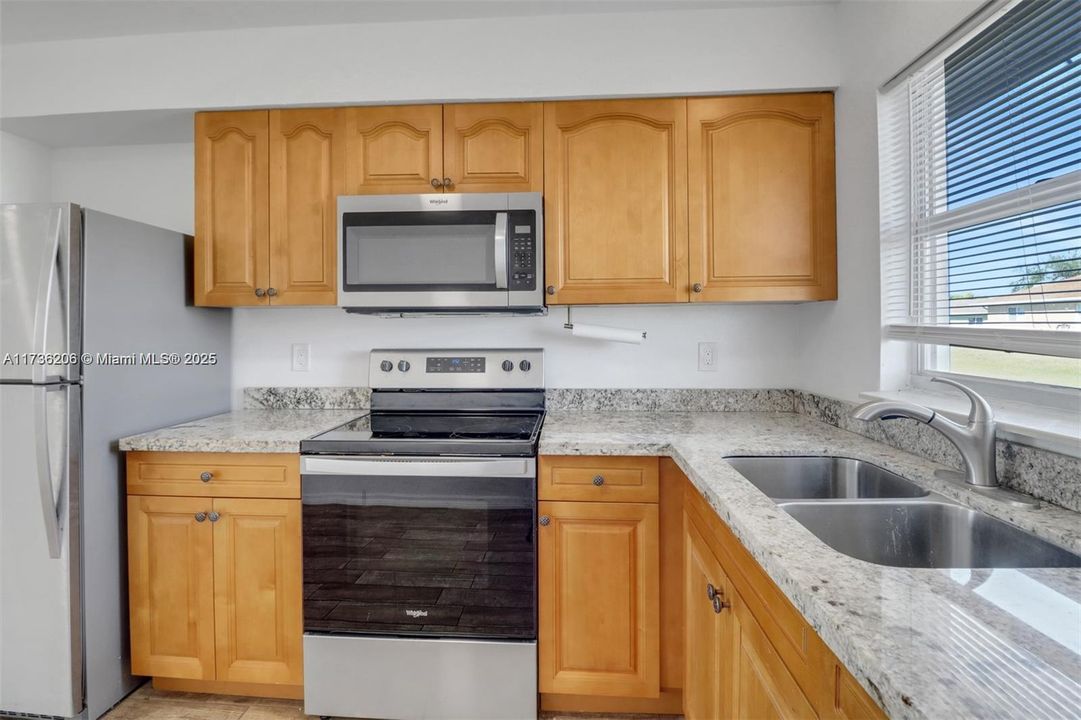 Recently Rented: $1,550 (2 beds, 1 baths, 780 Square Feet)