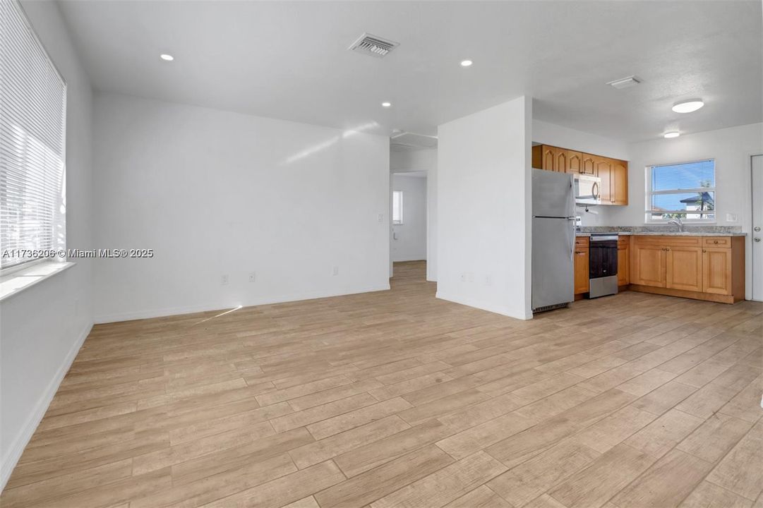 Recently Rented: $1,550 (2 beds, 1 baths, 780 Square Feet)