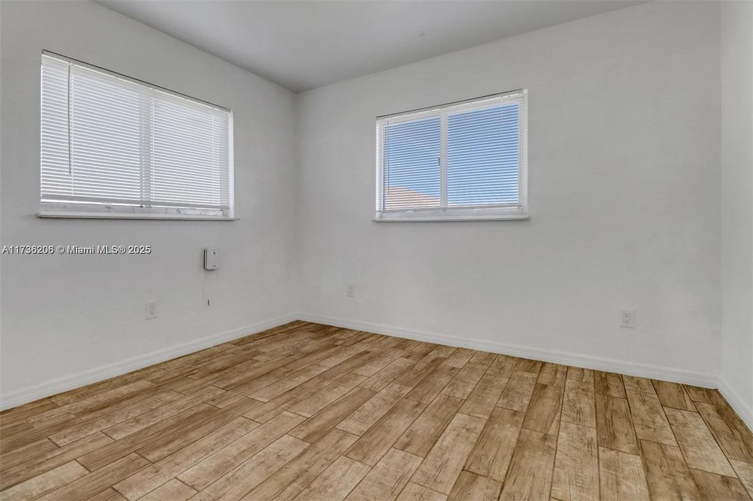 Recently Rented: $1,550 (2 beds, 1 baths, 780 Square Feet)