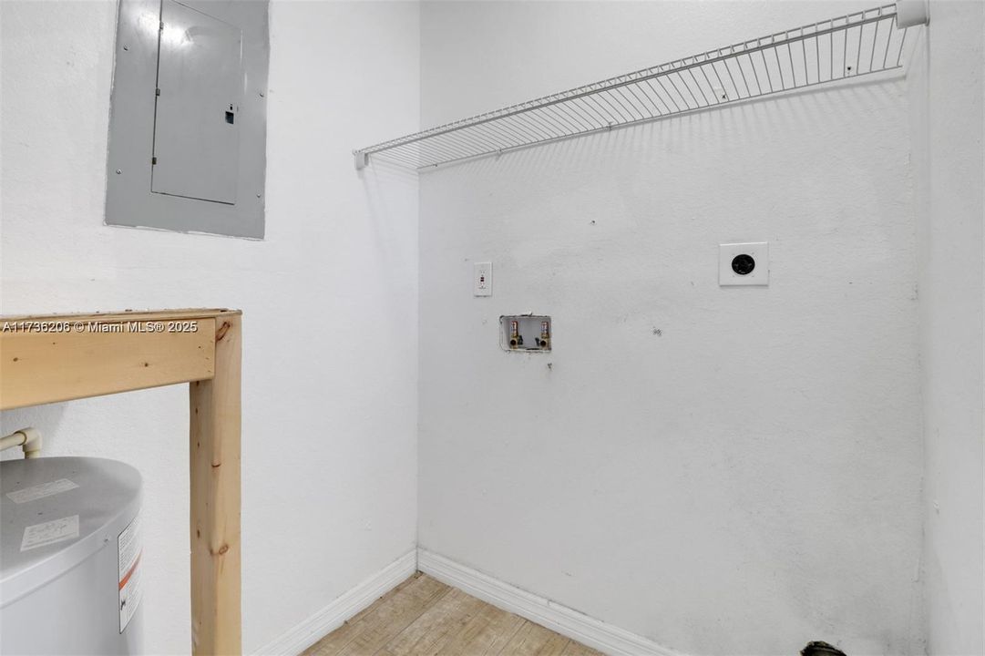 Recently Rented: $1,550 (2 beds, 1 baths, 780 Square Feet)