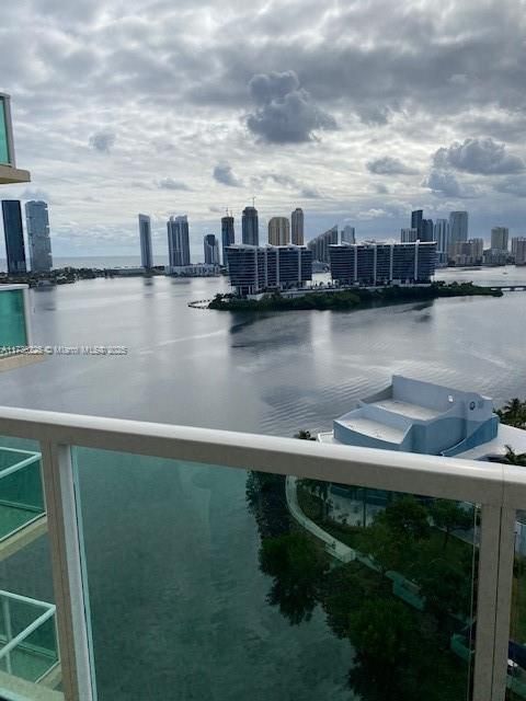 Recently Rented: $4,300 (2 beds, 2 baths, 1846 Square Feet)