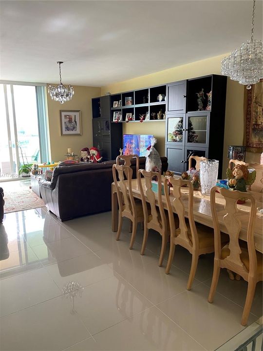 Recently Rented: $4,300 (2 beds, 2 baths, 1846 Square Feet)
