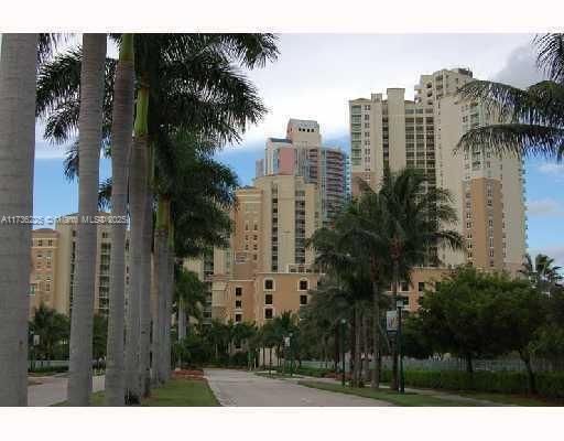 Recently Rented: $4,300 (2 beds, 2 baths, 1846 Square Feet)