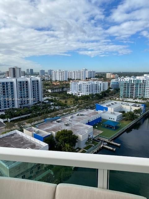 Recently Rented: $4,300 (2 beds, 2 baths, 1846 Square Feet)