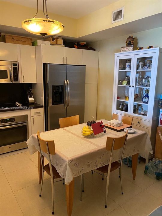 Recently Rented: $4,300 (2 beds, 2 baths, 1846 Square Feet)