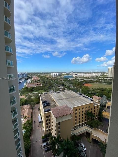 Recently Rented: $4,300 (2 beds, 2 baths, 1846 Square Feet)