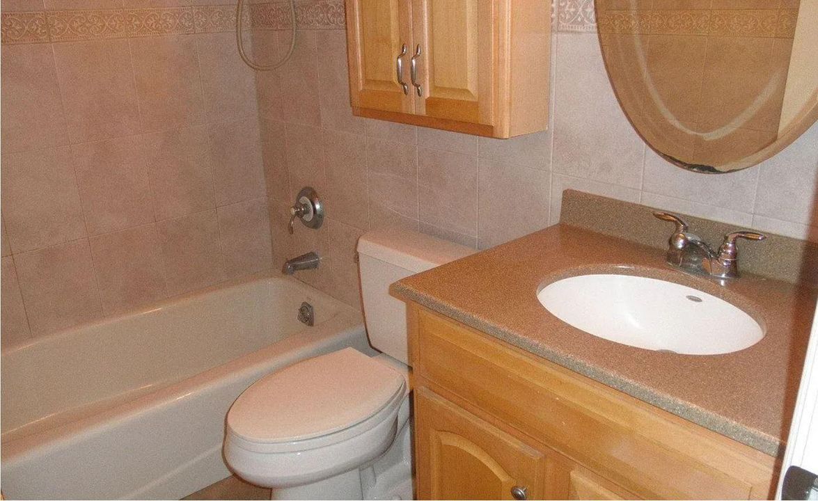 Park Lane full bathroom