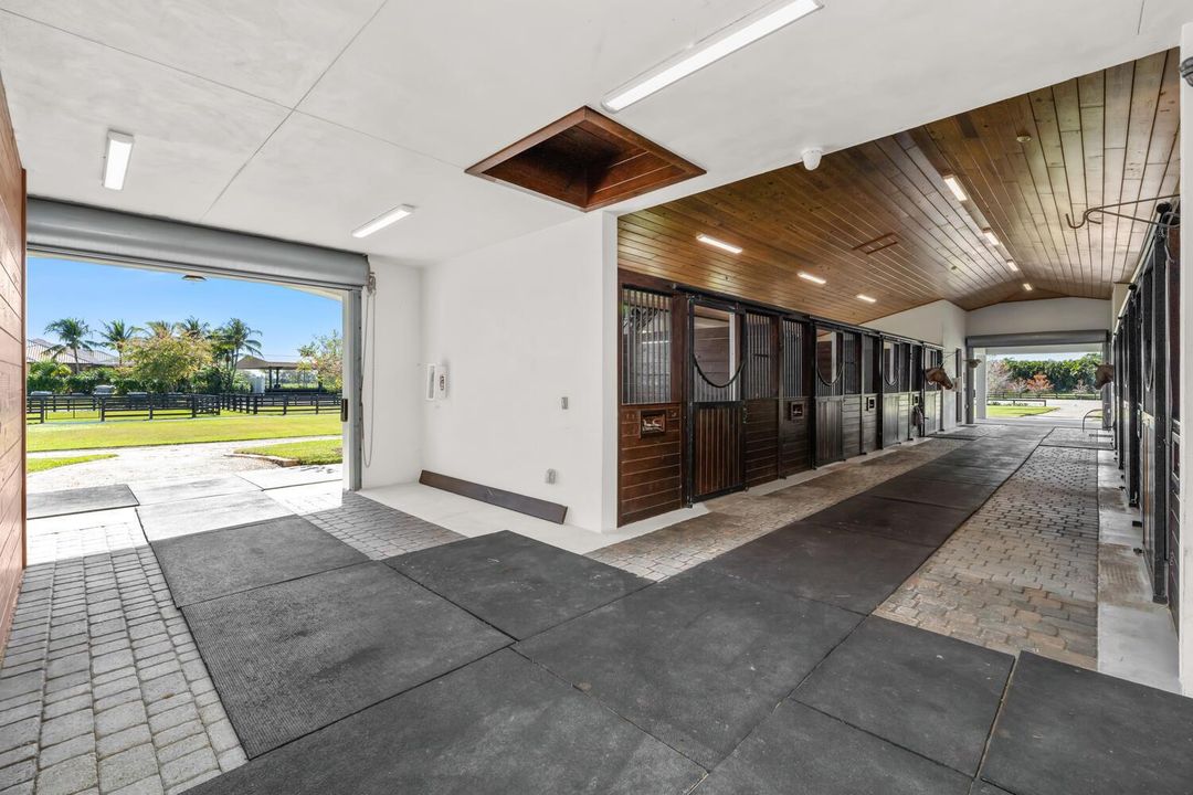 4915 Stables Way Wellington FL-large-033