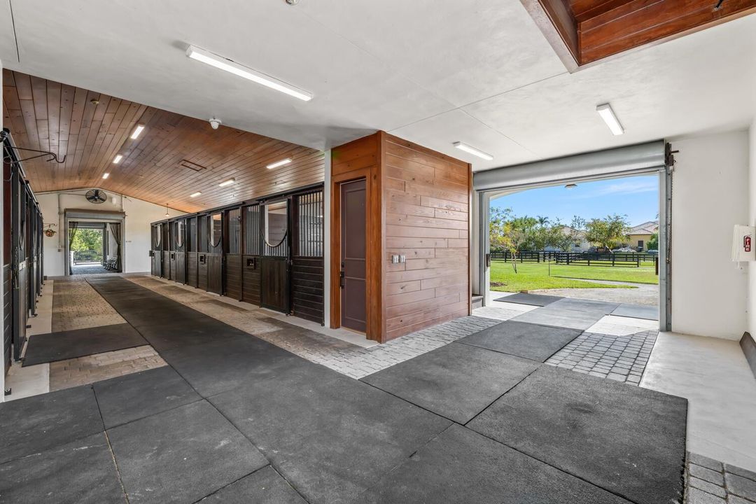 4915 Stables Way Wellington FL-large-032